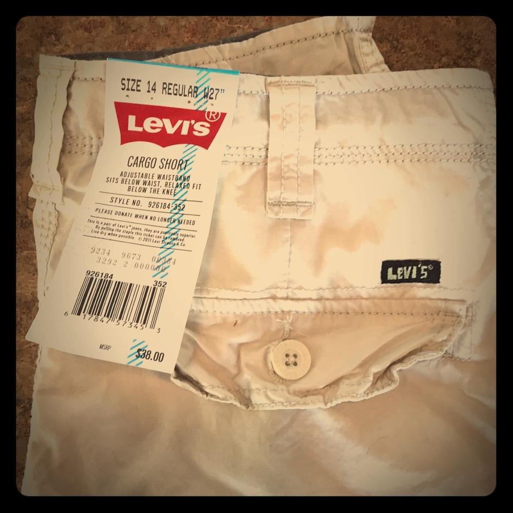 Levi’s cargo shorts tan size 14 w27’